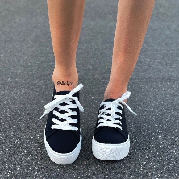 Black lace up canvas platform sneaker - Picture 5 of 6